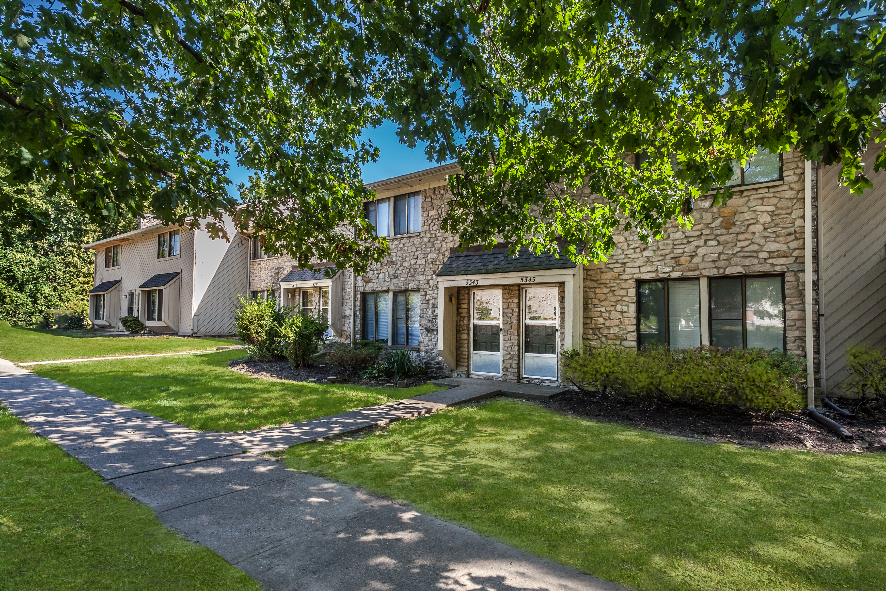 Aspen Chase at Eagle Creek The Multifamily Advisory Group at Cushman & Wakefield